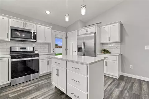 Kitchen - 304 Bobwhite Way, Normal, IL 61761 photo 4 of 5
