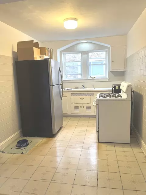 Kitchen - 7220 W 59th St, Summit, IL 60501 photo 1 of 2