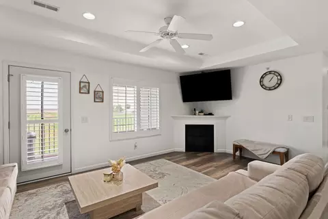 Living - 420 E Franklin St #202, Eldridge, IA 52748 photo 1 of 4