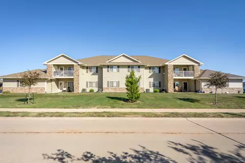 Exterior - 420 E Franklin St #202, Eldridge, IA 52748 photo 4 of 4