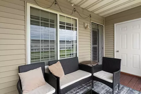 Exterior - 420 E Franklin St #202, Eldridge, IA 52748 photo 1 of 4