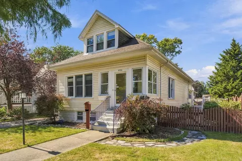 9720 Tulley Ave, Oak Lawn, IL 60453