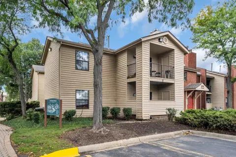 2060 N Rand Rd #101, Palatine, IL 60074