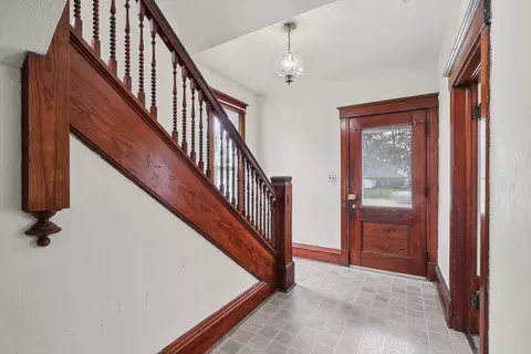 Entry Way - 311 E Pells St, Paxton, IL 60957 photo 4 of 5