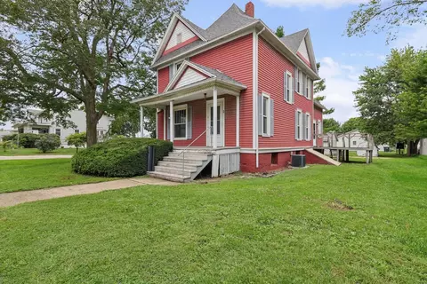 Exterior - 311 E Pells St, Paxton, IL 60957 photo 7 of 8