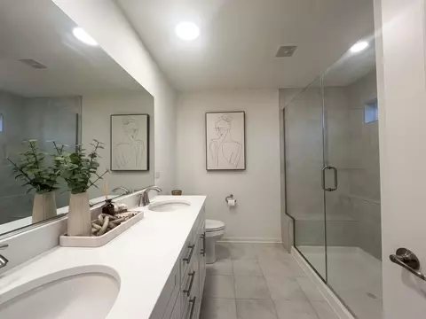 Bath - 1246 Draper Rd, Mchenry, IL 60050 photo 2 of 3