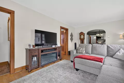 Living - 308 22nd Ave, Naplate, IL 61350 photo 3 of 4