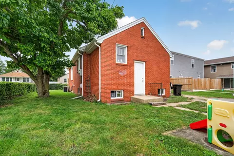 Exterior - 308 22nd Ave, Naplate, IL 61350 photo 5 of 7