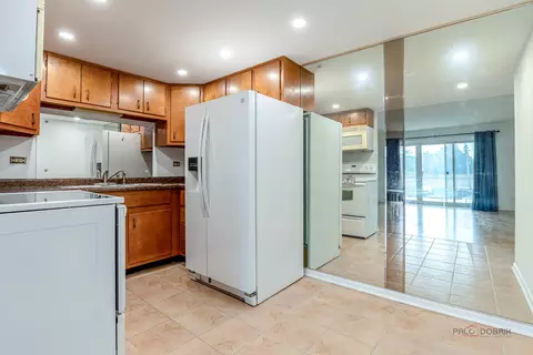 Kitchen - 100 Deborah Ln #B18, Wheeling, IL 60090 photo 1 of 4