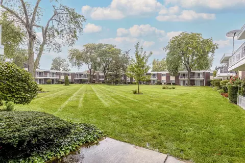 Exterior - 100 Deborah Ln #B18, Wheeling, IL 60090 photo 3 of 3