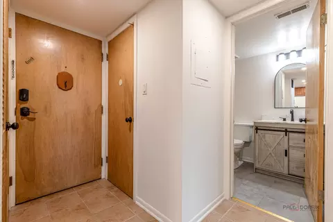 Entry Way - 100 Deborah Ln #B18, Wheeling, IL 60090 photo 1 of 1