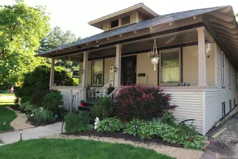 304 N Worth Ave, Elgin, IL 60123