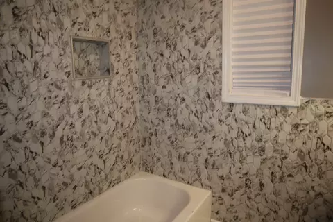 Bath - 539 E 68th St, Chicago, IL 60637 photo 2 of 3