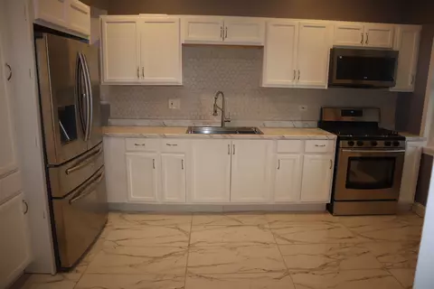 Kitchen - 539 E 68th St, Chicago, IL 60637 photo 2 of 2