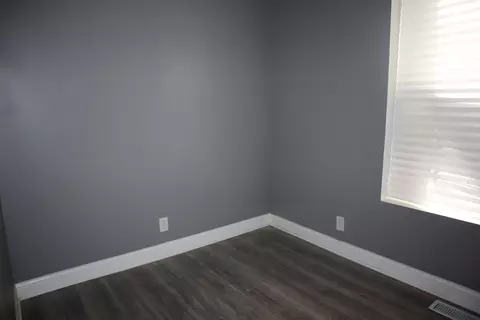 Bedroom - 539 E 68th St, Chicago, IL 60637 photo 1 of 2