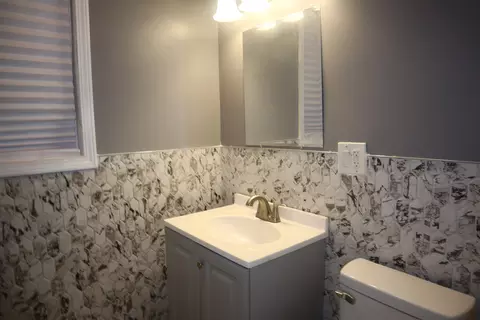 Bath - 539 E 68th St, Chicago, IL 60637 photo 1 of 3