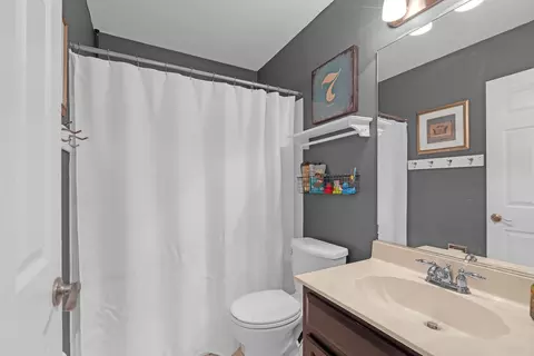 Bath - 1656 Penny Ln, Bartlett, IL 60103 photo 2 of 4