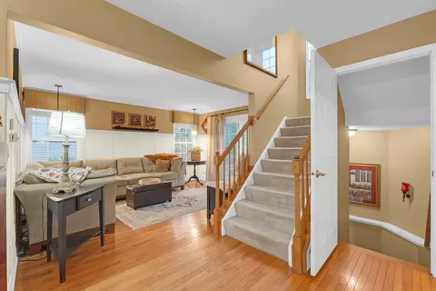 Entry Way - 1656 Penny Ln, Bartlett, IL 60103 photo 3 of 6