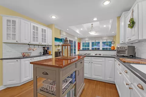 Kitchen - 1656 Penny Ln, Bartlett, IL 60103 photo 2 of 3