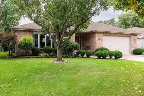 855 63rd St, La Grange Highlands, IL 60525