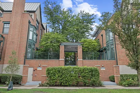 101 N Euclid Ave #26, Oak Park, IL 60301