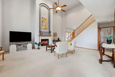 Living - 691 E Nerge Rd, Roselle, IL 60172 photo 3 of 4