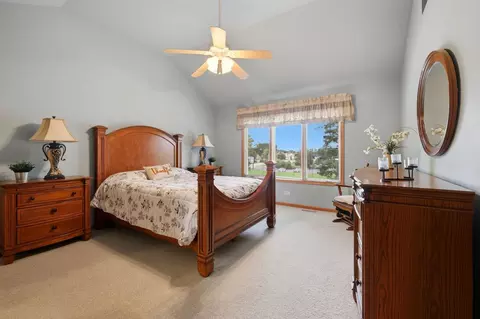 Bedroom - 691 E Nerge Rd, Roselle, IL 60172 photo 4 of 10