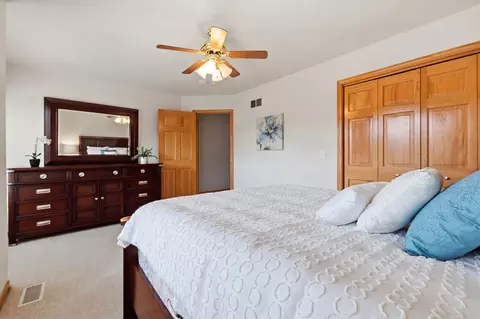 Bedroom - 691 E Nerge Rd, Roselle, IL 60172 photo 8 of 10