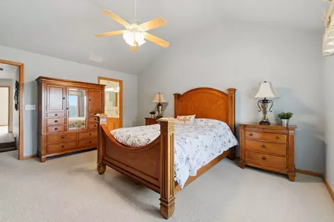 Bedroom - 691 E Nerge Rd, Roselle, IL 60172 photo 5 of 10