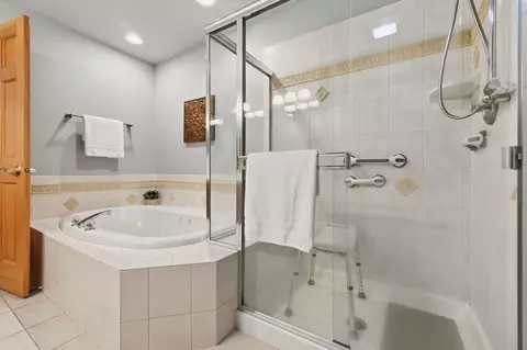 Bath - 691 E Nerge Rd, Roselle, IL 60172 photo 1 of 4