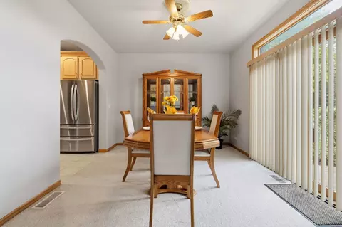 Dining - 691 E Nerge Rd, Roselle, IL 60172 photo 2 of 2