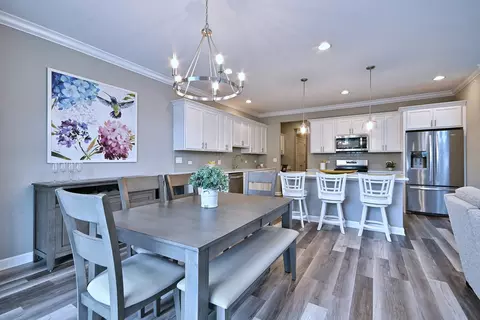 Dining - 768 Eagle Ct, Addison, IL 60101 photo 2 of 2