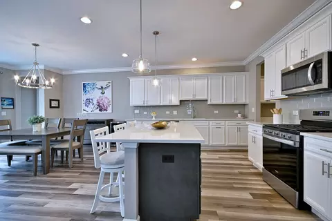 Kitchen - 768 Eagle Ct, Addison, IL 60101 photo 1 of 6