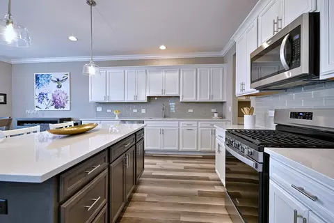 Kitchen - 768 Eagle Ct, Addison, IL 60101 photo 3 of 6