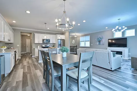 Dining - 768 Eagle Ct, Addison, IL 60101 photo 1 of 2