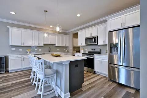 Kitchen - 768 Eagle Ct, Addison, IL 60101 photo 2 of 6