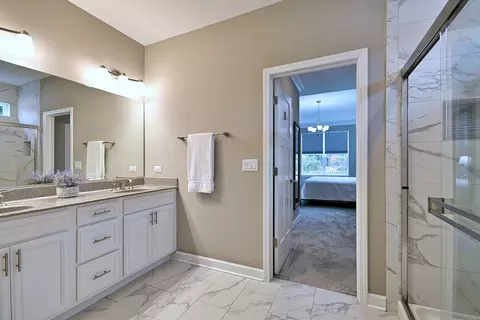 Bath - 768 Eagle Ct, Addison, IL 60101 photo 1 of 4