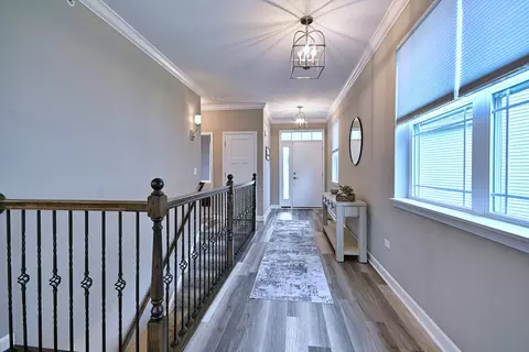 Entry Way - 768 Eagle Ct, Addison, IL 60101 photo 2 of 5