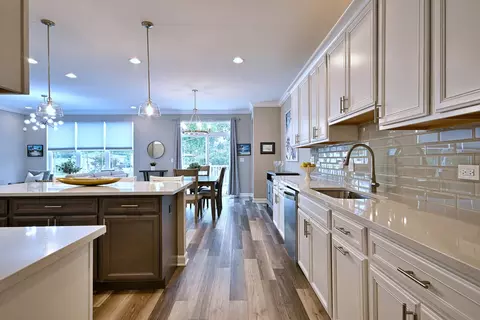 Kitchen - 768 Eagle Ct, Addison, IL 60101 photo 5 of 6