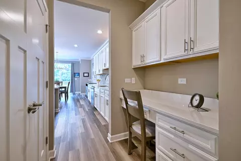 Entry Way - 768 Eagle Ct, Addison, IL 60101 photo 3 of 5