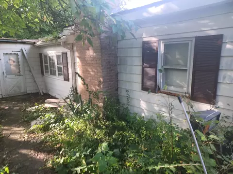 8014 E Maplewood Dr, Wonder Lake, IL 60097