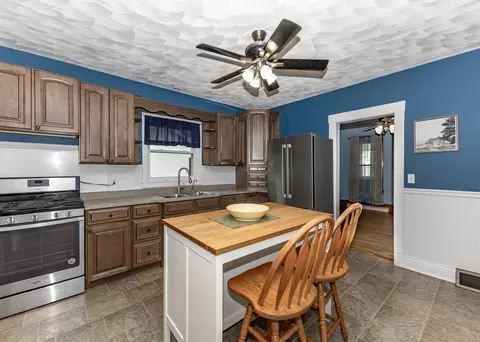 Kitchen - 545 Exchange St, Geneseo, IL 61254 photo 2 of 3