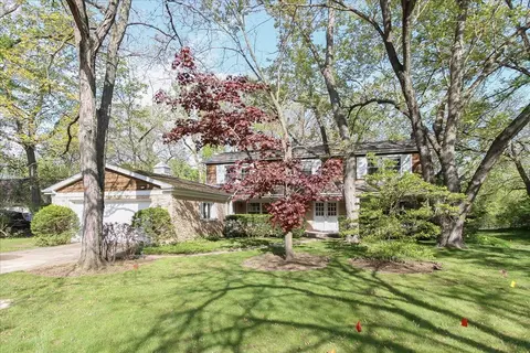 87 Lincolnshire Dr, Lincolnshire, IL 60069