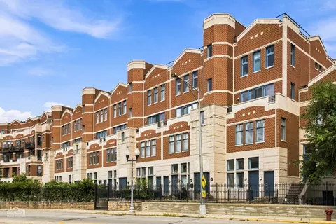 7768 N Sheridan Rd #1, Chicago, IL 60626