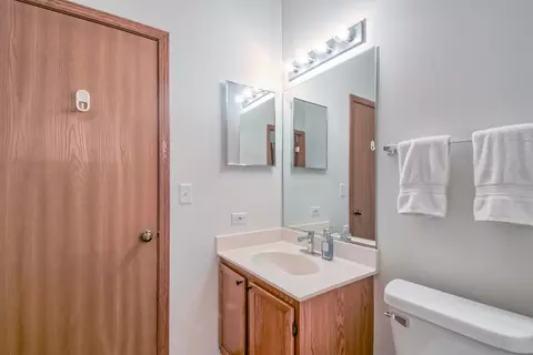 Bath - 2515 Eldorado Ln, Naperville, IL 60564 photo 3 of 3