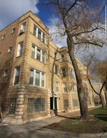 3238 W Berteau Ave #2E, Chicago, IL 60618