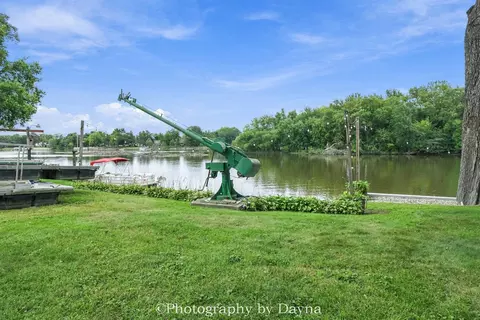 Exterior - 2833 River Rd, Kankakee, IL 60901 photo 2 of 15