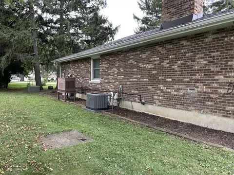 Exterior - 2833 River Rd, Kankakee, IL 60901 photo 9 of 15