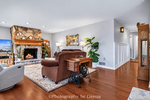 Living - 2833 River Rd, Kankakee, IL 60901 photo 2 of 4