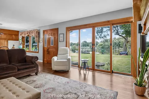 Living - 2833 River Rd, Kankakee, IL 60901 photo 4 of 4